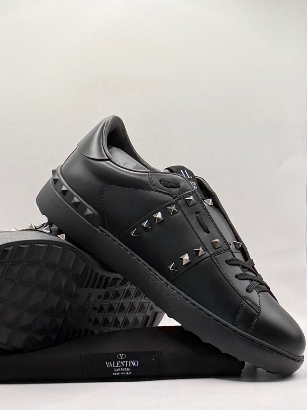 Valentino Garavani Rockstud Untitled Men's Sneakers – Size IT 42 / US 9